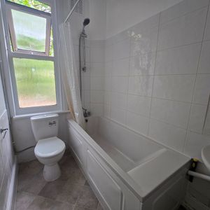 1 Bed Flat, York Road, IG1 - Photo 3