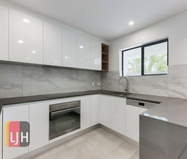 LUXURY TWO BEDROOM UNIT IN BOUTIQUE COMPLEX - Photo 4