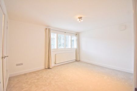 Ashley Road, Walton-on-Thames, KT12 - Photo 3