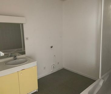 A louer très grand T5 110 M2 avec trois chambres et grand salon/séj... - Photo 1