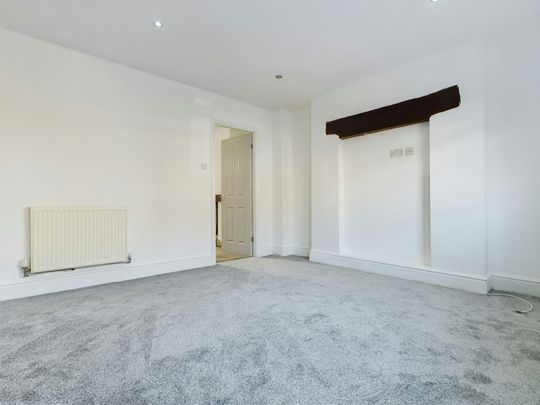Flat to rent on - Photo 1