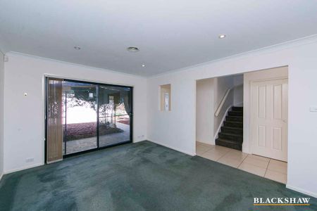 Two storey townhouse 1km to Gungahlin Town Centre - Photo 5