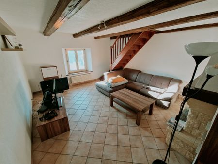 Duplex mansardé avec beaucoup de cachet - Photo 3