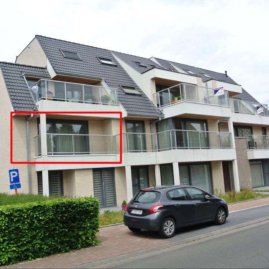 Lichtrijk en rustig gelegen appartement met 2 slaapkamers - Photo 1