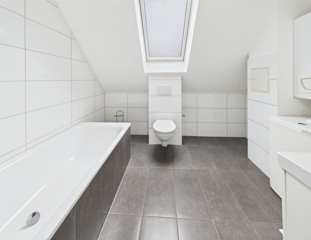 Charmante und großzügige Dachgeschosswohnung - Foto 1