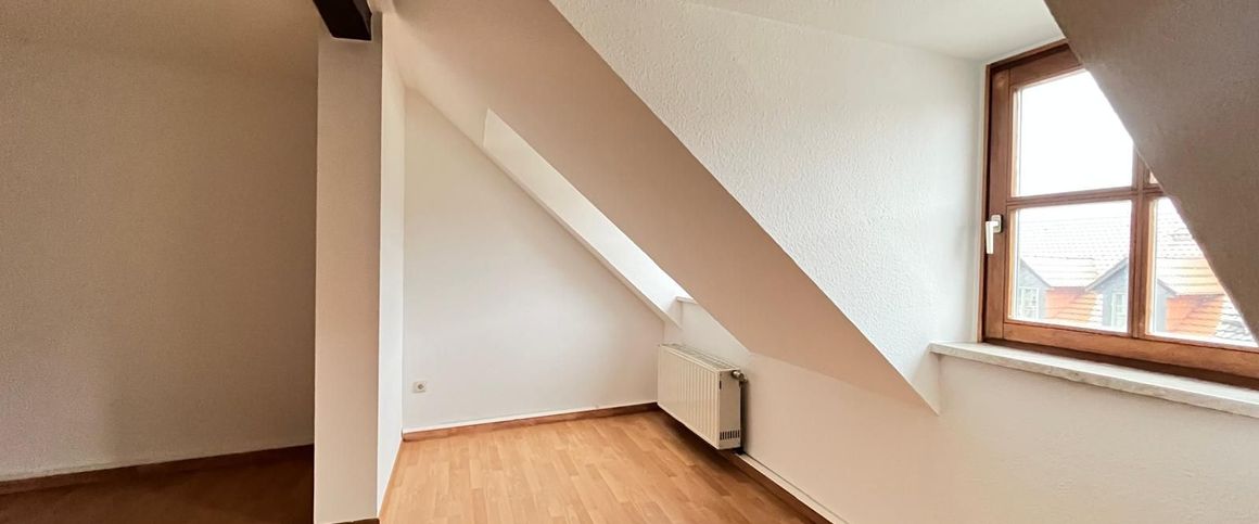 gemütliche 2- Raumwohnung im Dachgeschoss mit Stellplatz im Hof ! - Photo 1