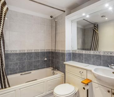 Bedsit, Manchester Road, E14 - Photo 2