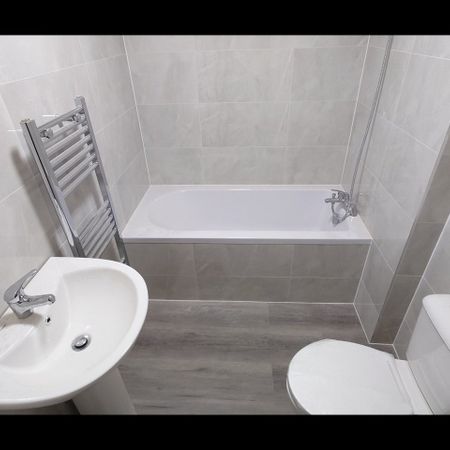 1 Bed Flat, Swindon Close, IG3 - Photo 4