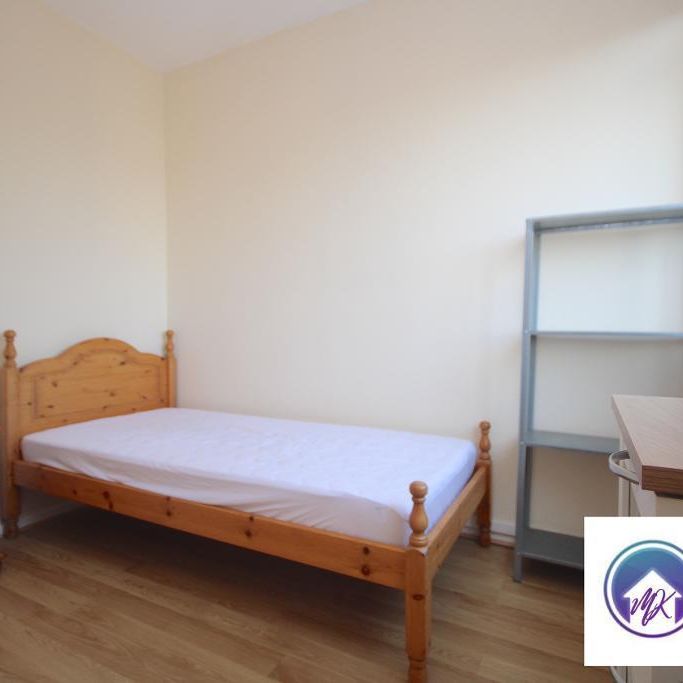 4 bedroom flat to rent - Photo 1