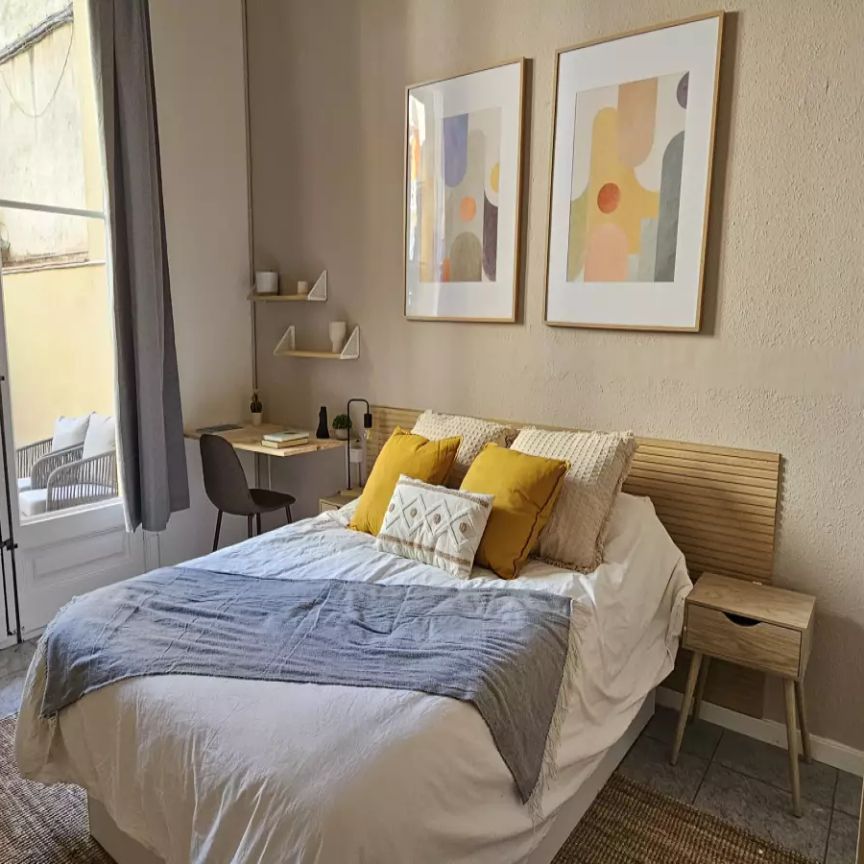 Room in a shared 9-bedroom apartment for rent in La Dreta de l'Eixample, some bills included - Photo 1