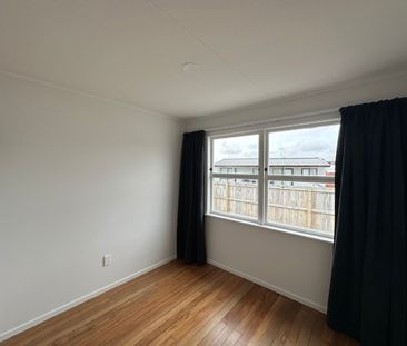 Renovated 3-Bedroom Home in Dinsdale – $630/Week - Photo 2