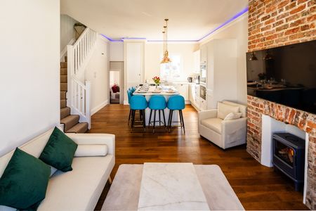 2 Bed Flat, Blatchington Road, BN3 - Photo 2