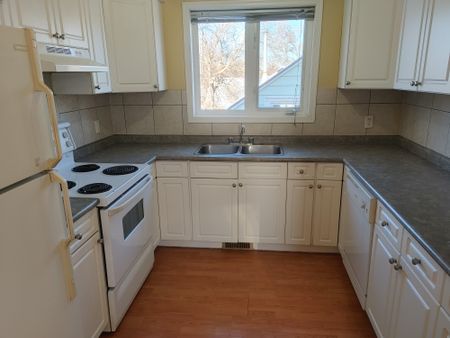 958 Athol St, Regina - Photo 5