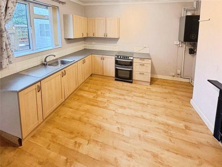2 bedroom end of terrace house to rent - Photo 5