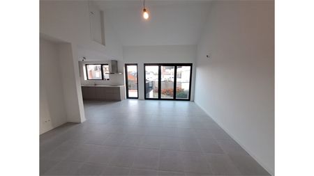 Een nieuwbouw appartement op de eerste verdieping met terras - Foto 4