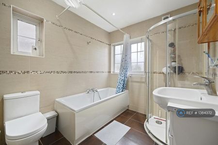 1 bedroom in a house share to rent - Photo 4