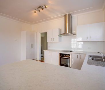 44 Ashford Parade, Merewether Heights NSW 2291 - House For Rent | D... - Photo 6