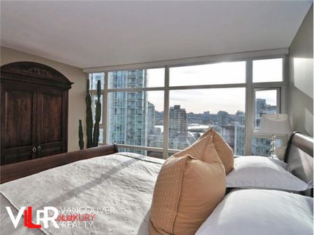Condo in Downtown Vancouver, BC - Photo 3