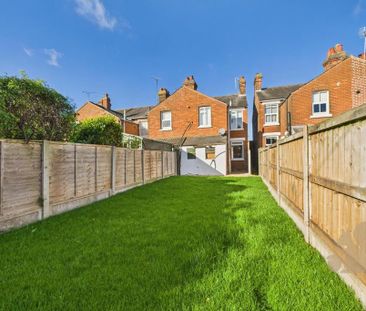 3 bedroom end of terrace house to rent - Photo 2