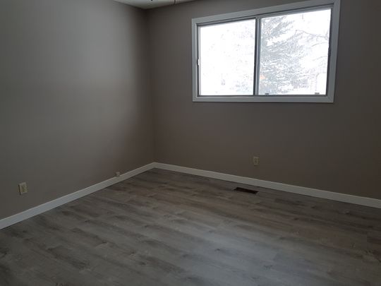 1366 BROWN ST 2 BEDROOM TOWNHOUSE - Photo 1