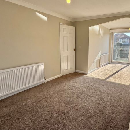 3 bedroom semi-detached house to rent - Photo 4