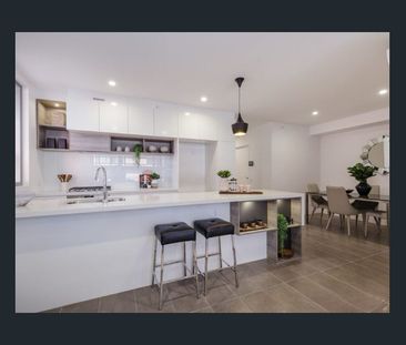 ✨ Modern Inner-City Living with Style & Convenience — Move in 9 Jan... - Photo 2