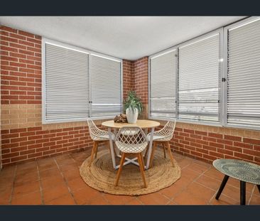 Private & Peaceful Living in the Heart of Greenslopes - Photo 4