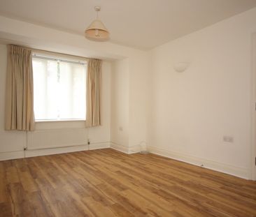 Henderson Avenue, Guildford - Photo 4