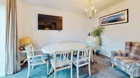 4 bedroom House To Let - Photo 5