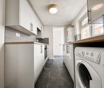 3 bedroom terraced house to rent - Photo 4