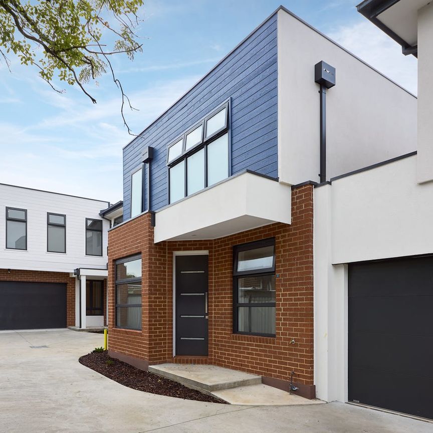 Near-New Modern Townhouse in Prime Noble Park Location - Photo 1