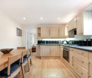 Spacious and well laid out 3 bedroom house to rent in Wapping. - Photo 5
