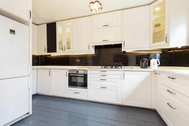 Lawrence Grove, Clontarf, Dublin 3, D03 EF62 - Photo 1