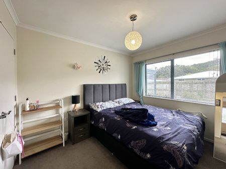 3-Bedroom Home in Lower Hutt! - Photo 3