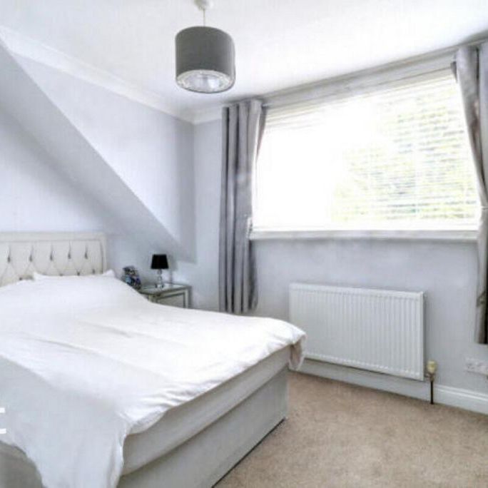 4 bedroom semi-detached house to rent - Photo 1