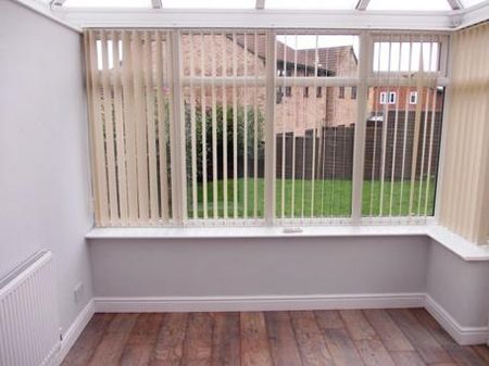 2 bedroom semi-detached house to rent - Photo 5