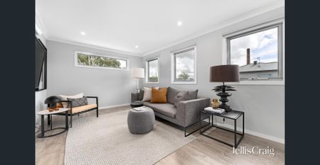 Executive living in Soldiers Hill - Photo 2