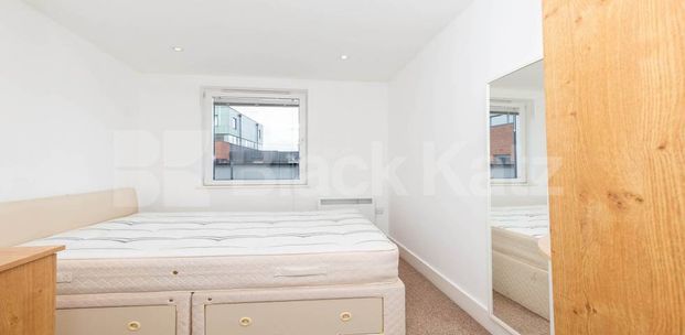 3 Bedroom, 2 bath, 1 reception Flat - Photo 1