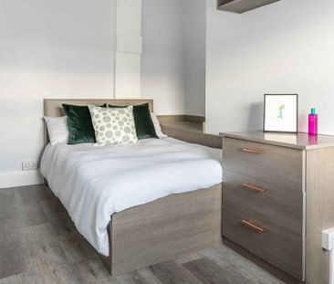 Three Bed Flat - Photo 5