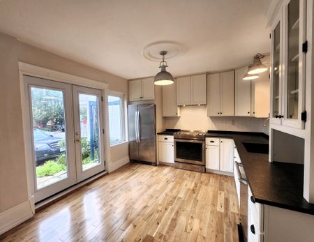 For Lease - 446 Macnab Street, Hamilton, Ontario - Photo 3