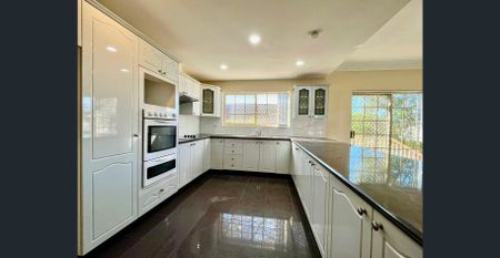 Charming Bayside Family Home –Tranquil corner block at Prime Location - Photo 5