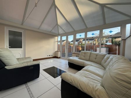 4 bedroom link detached house to rent - Photo 5