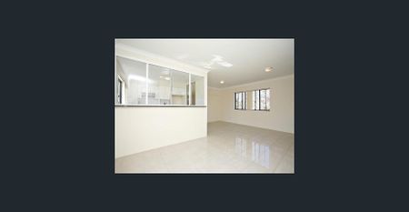 Fully furnished Three Bedroom Two Bathroom Two Car Park with Best Location! - Photo 2