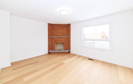 For Lease - 119 Cromwell Road, Vaughan, Ontario - Photo 2