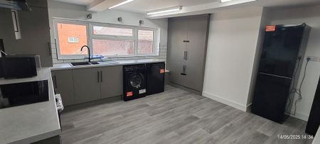 7 bedroom house of multiple occupation to rent - Photo 4