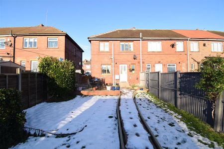 Silcoates Lane, Wrenthorpe, Wakefield - Photo 5