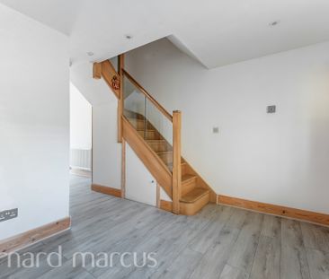 Hook Road, Epsom - Photo 1