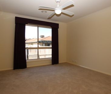 Easy living in Amaroo - Photo 4