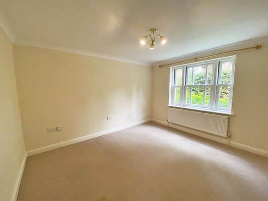 Waldens Park Road, Woking - 4 bedrooms Property for lettings - Seymours - Photo 1