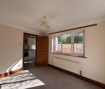 To Let 3 Bed House - Detached New Brighton Road, Sychdyn, Mold £1,1... - Photo 1